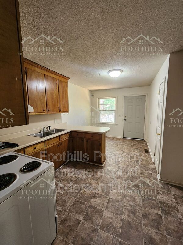 Building Photo - 418 W Fredericks St