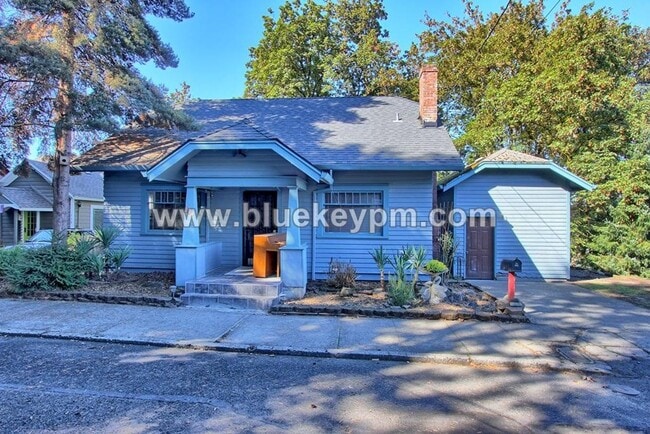 Building Photo - 3 Bed, 2 Bath Craftsman Home on Dead End R...