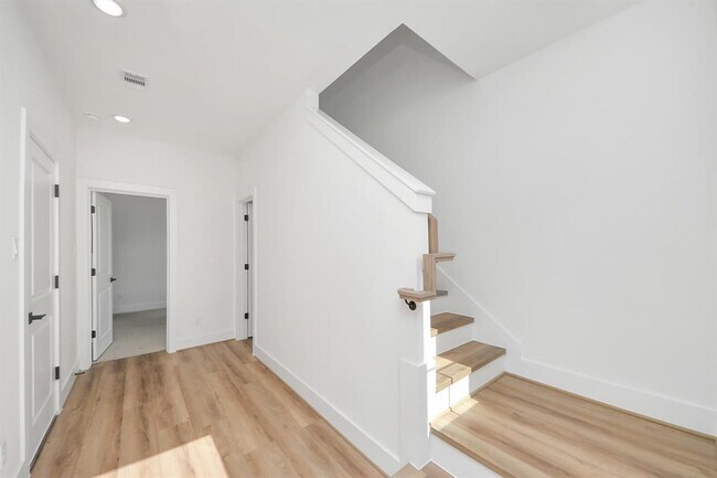 Foto del edificio - 2420 Harrington St