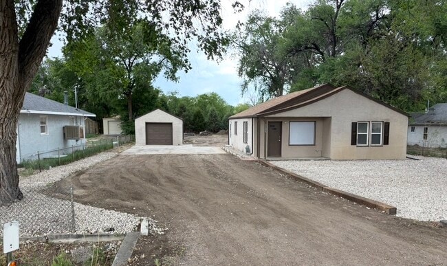 Building Photo - 1135 25th Ln