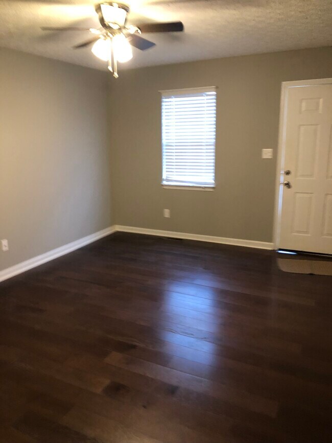 Foto del edificio - 110 Creekwood Ave