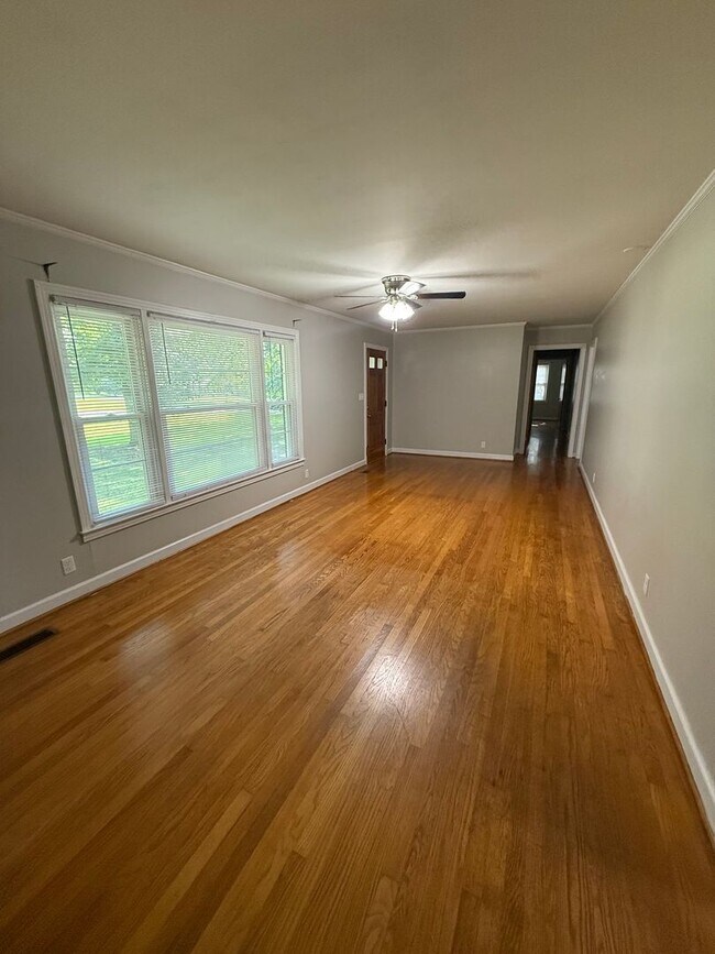 Foto del edificio - 105 Lone Oak Dr