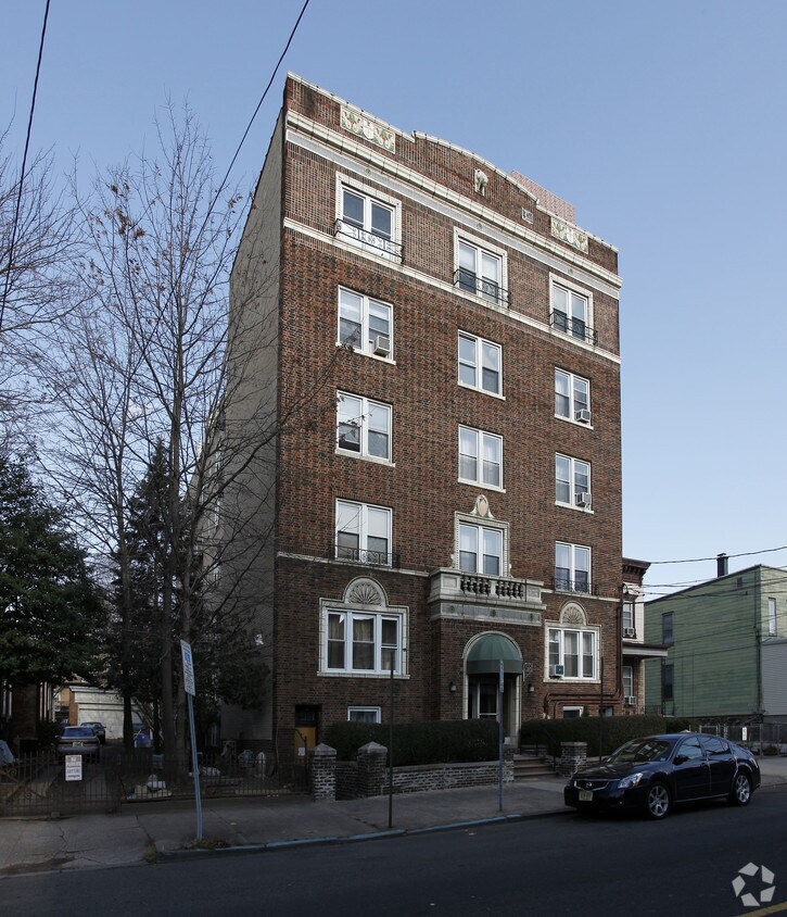 Building Photo - 136 Manhattan Apartments
