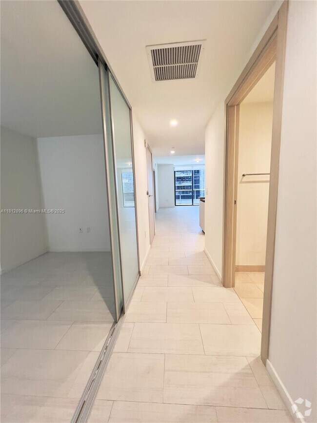 Building Photo - 1000 Brickell Plaza