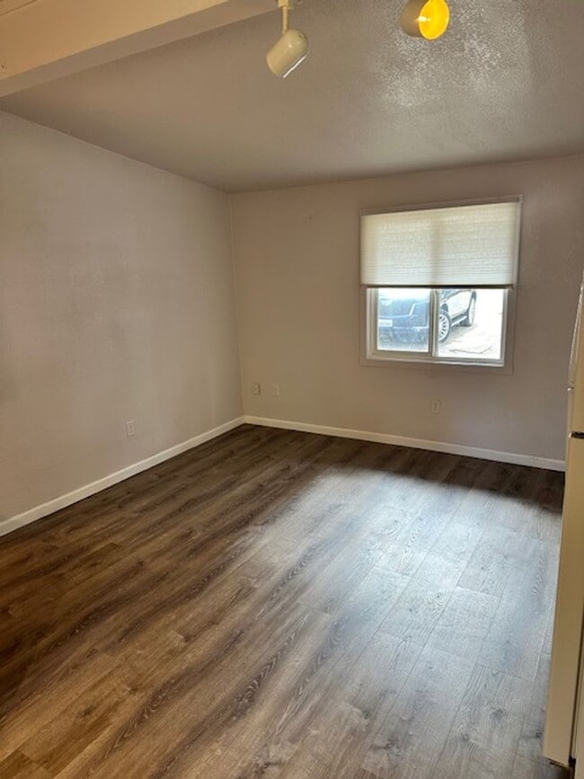 Building Photo - 905 Lapham Dr