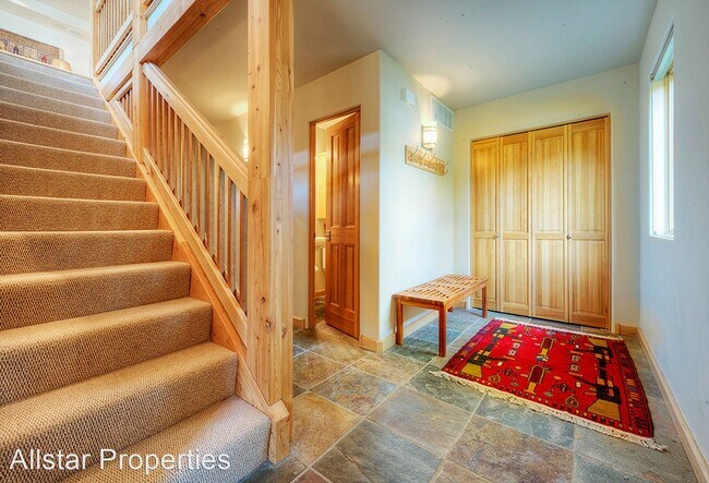 Building Photo - 3 br, 2 bath House - 500 4th Ave N