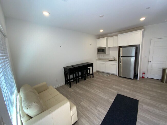 Foto del edificio - 3607 Etendre Ct, Casita