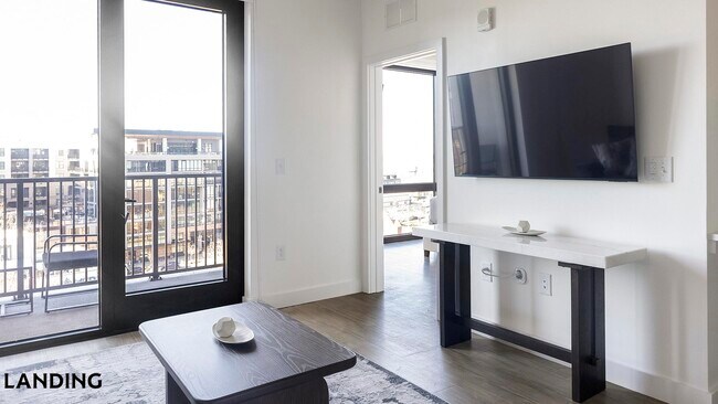 Building Photo - 1007 S Mint St