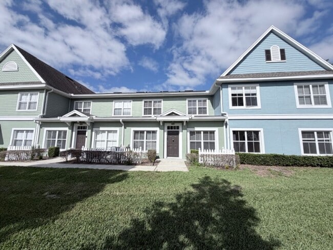 3 bed 2 bath Townhome in Resort Style Community Near The Loop - 3 bed 2 bath Townhome in Resort Style Community Near The Loop