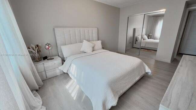 Foto del edificio - 400 Kings Point Dr