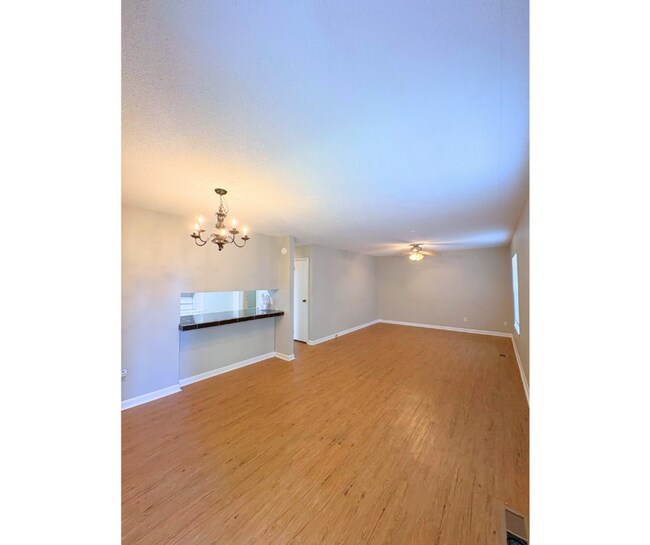 Foto del edificio - 8881 Millard Lee Ln