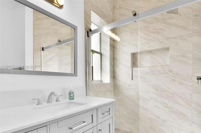 Foto del edificio - 8800 NW 107 Ct