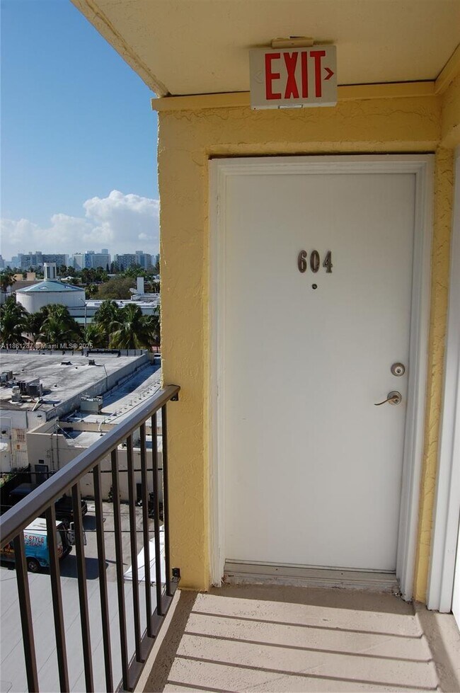 Foto del edificio - 1334 Collins Ave
