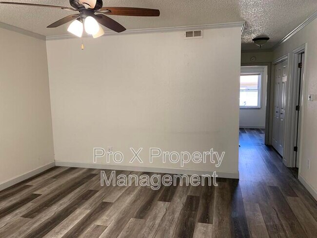 Foto del edificio - 3111 E 12th St