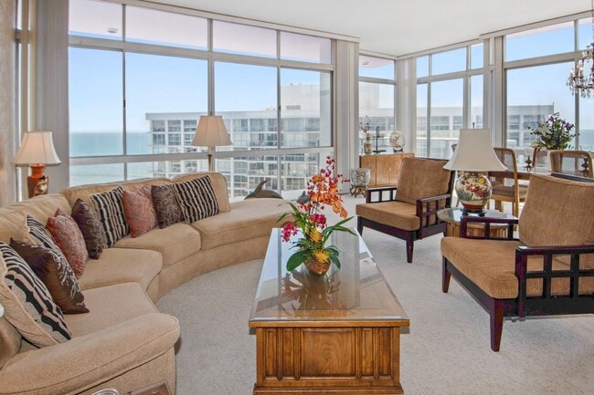 Building Photo - 1750 Avenida Del Mundo