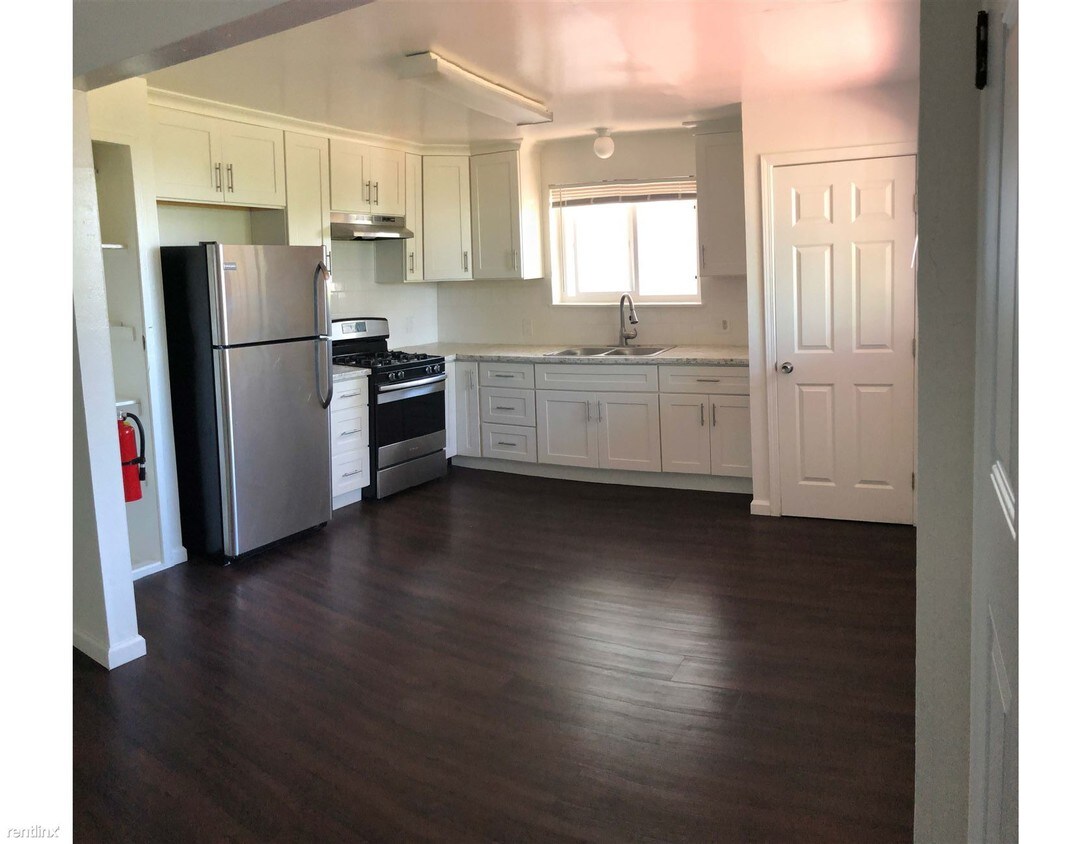 Primary Photo - 3 br, 1.5 bath Duplex - 6425 Outlook Ave