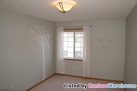 Building Photo - 620 Willoughby Way W
