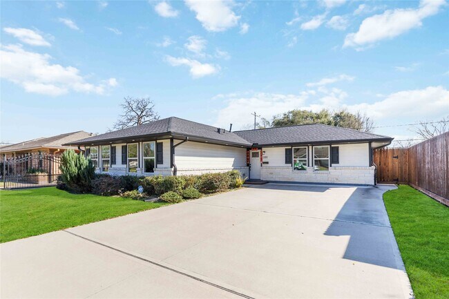 Foto del edificio - 2011 De Milo Dr