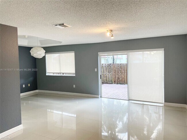 Foto del edificio - 3 br, 2.5 bath House - 5119 NW 116th Ave