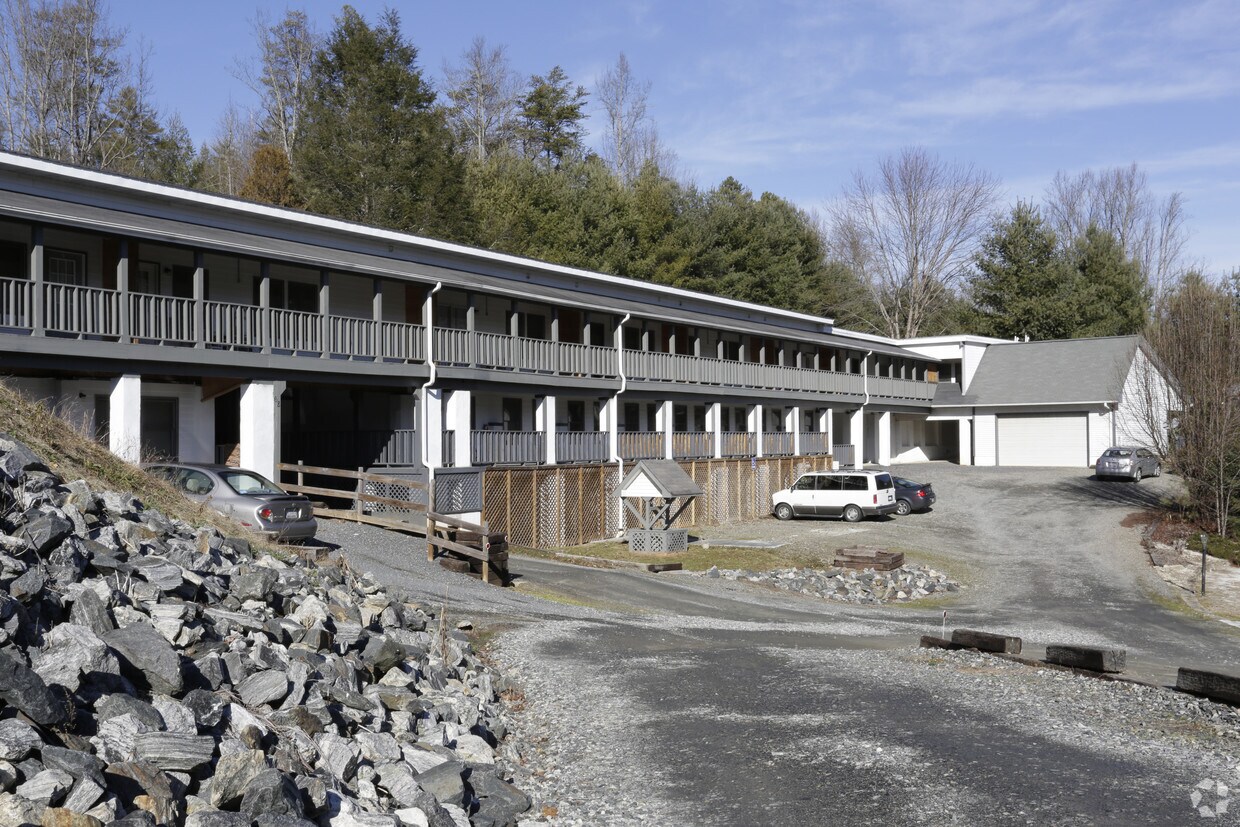 15 Plum Rd Apartments - 15 Plum Rd