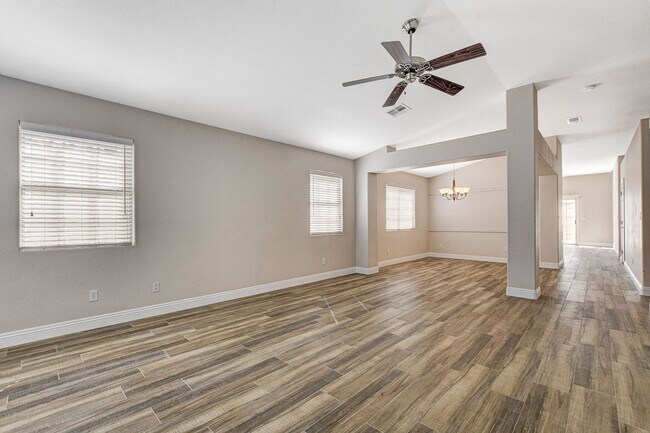 Foto del edificio - 5053 Cedar Lawn Way