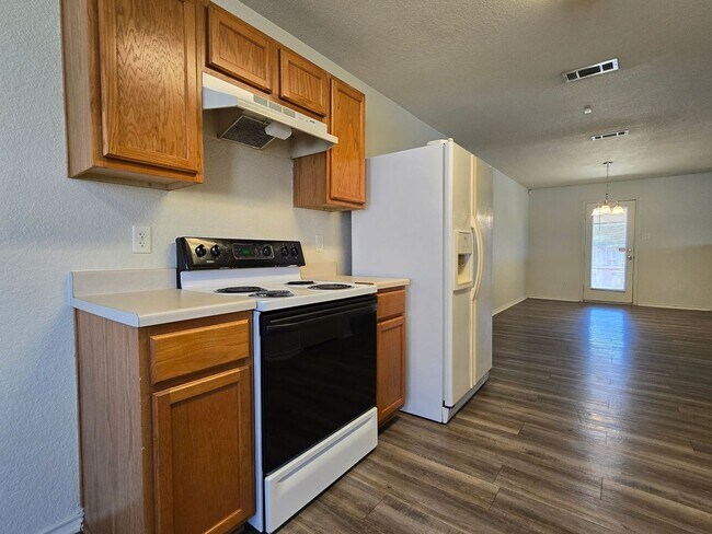 Building Photo - 3303 Driftwood Dr