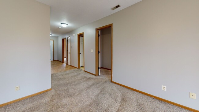 Foto del edificio - 4 bedroom close to college, hospital and I-29