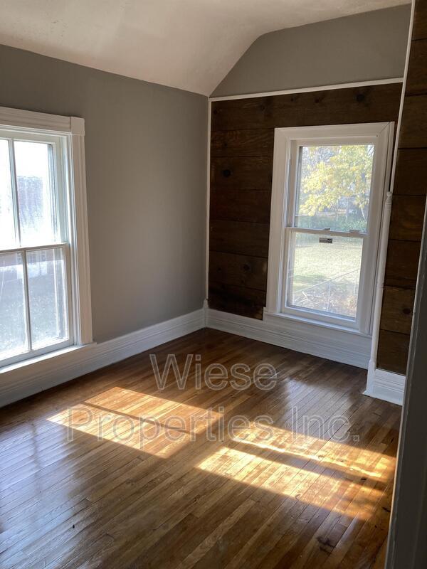 Building Photo - 505 New St