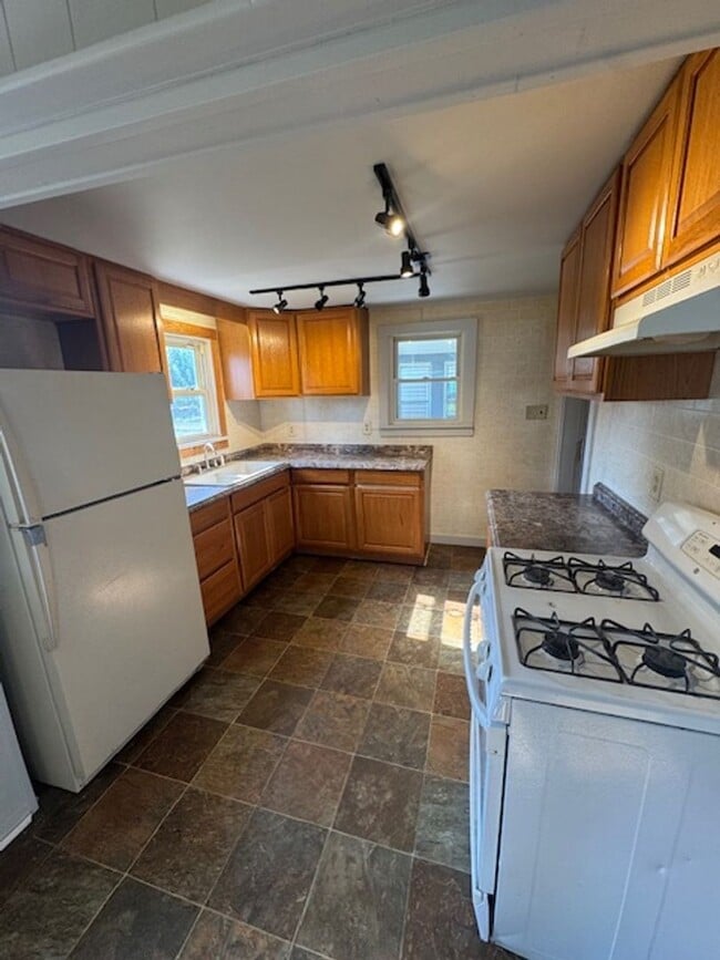 Building Photo - 3808 Eastway Dr