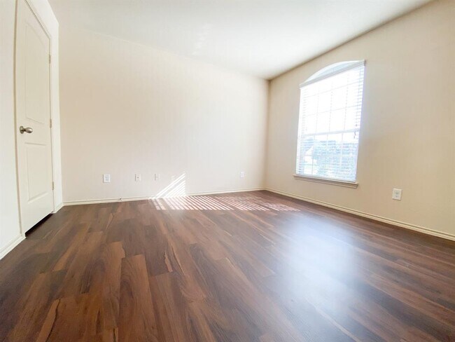 Building Photo - 21687 Horseshoe Dr