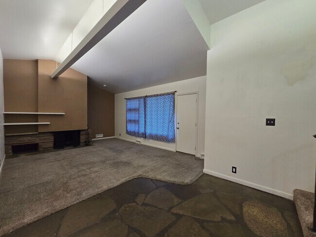 Foto del edificio - 3232 Poly Dr