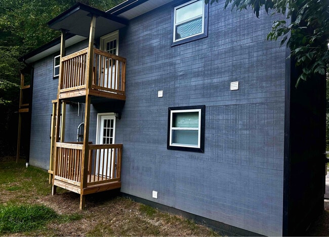 Building Photo - 208 Johnson Rd