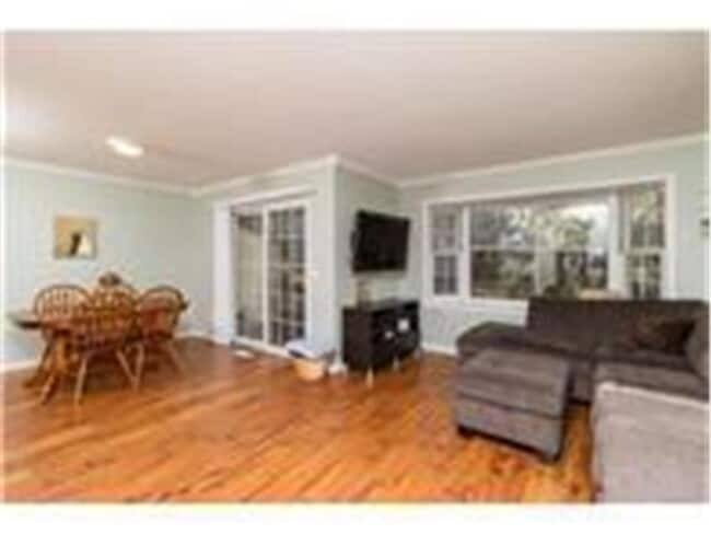 Building Photo - 253 Maureen Ln NE