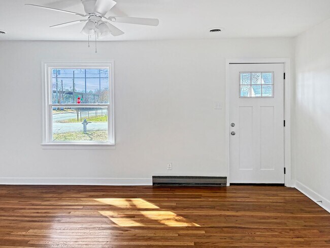 Building Photo - Adorable, Newly Remodeled Home in Henrico