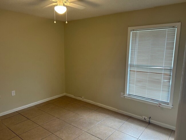 Building Photo - 140 Lanier Dr