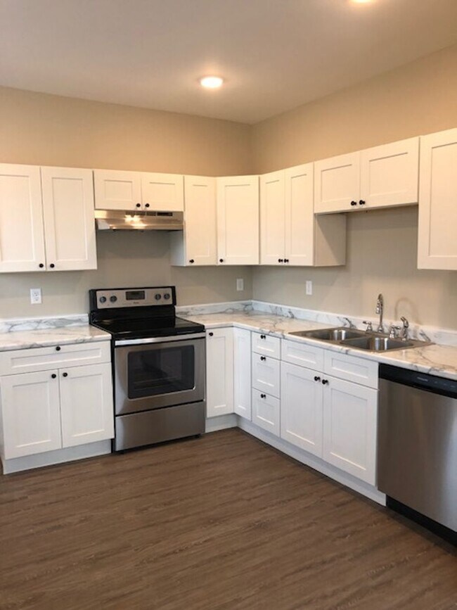 Building Photo - 2 bedroom 1 bath newly remodeled home