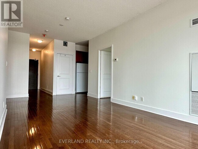 Photo du bâtiment - 901-926 NORTON Ave