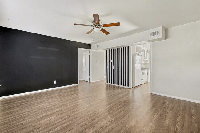 Foto del edificio - 2216 Riverview Dr