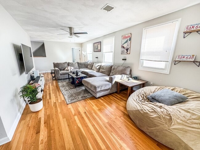 Photo - 28 Fisk Ave Apartment