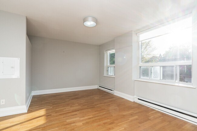 Building Photo - 110 Oriole Pkwy