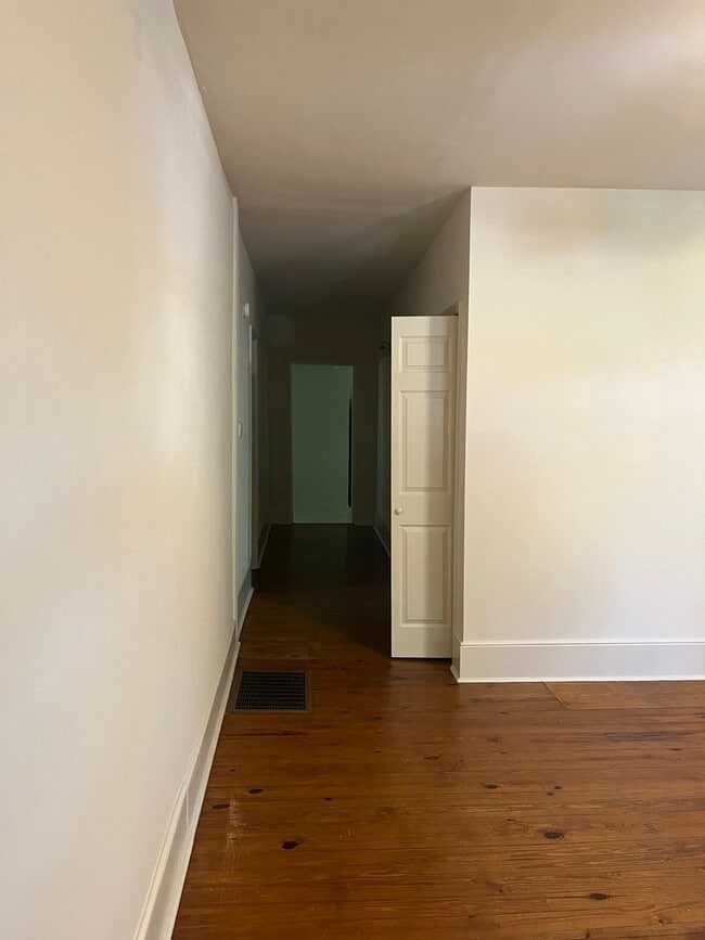 Building Photo - Private Apartment in Normaltown Athens