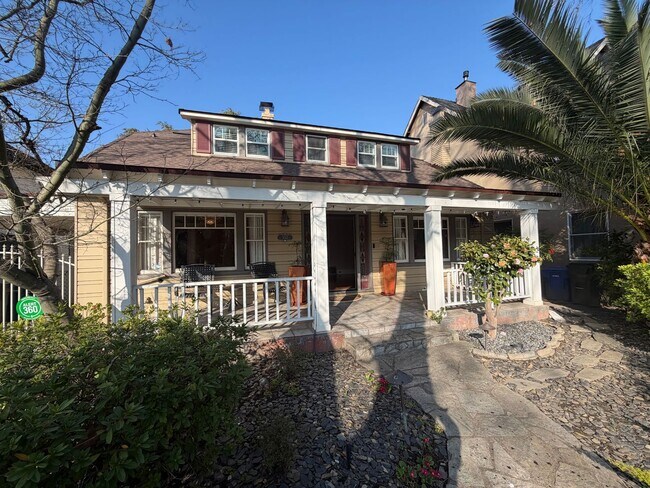 Foto del edificio - East Sacramento Home | 3 bedroom / 2 bathroom |1 bedroom 1 bath ADU | Available Now!