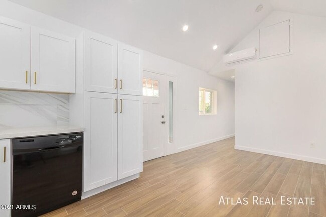 Building Photo - 444 S Delaware St