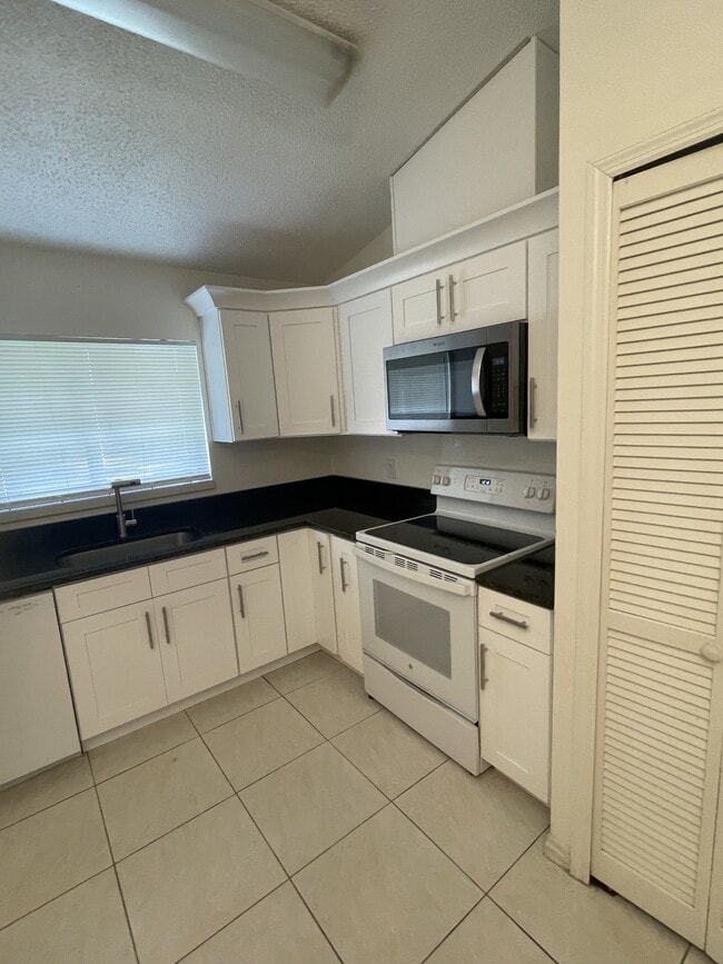 Building Photo - 1312 Ravida Cir