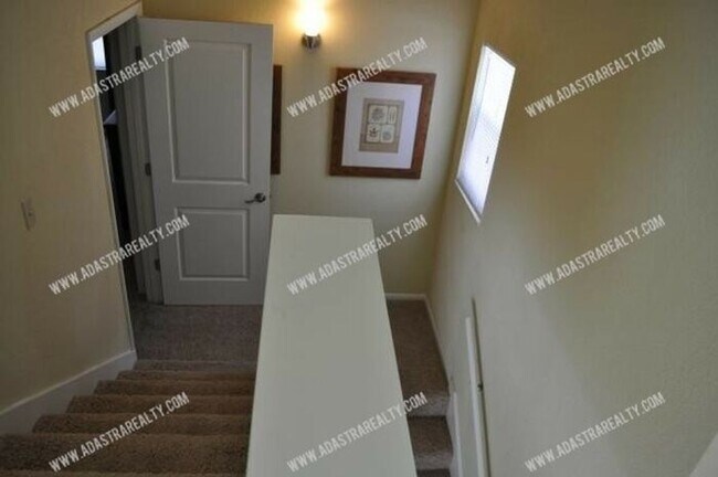 Foto del edificio - Spacious Townhome in South KCMO-Available ...