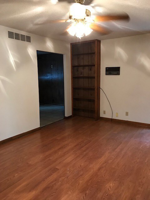 Building Photo - Lorraine Park - 2 Bedroom, 1 Bath Apartment