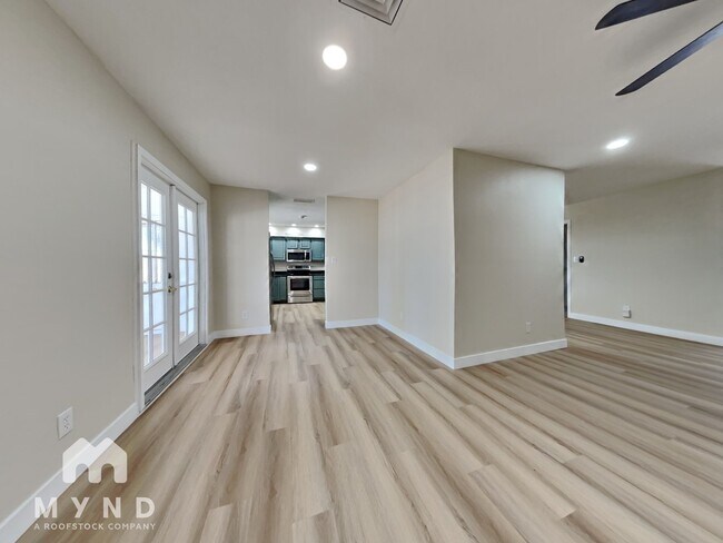Building Photo - 5721 S Siesta Ln