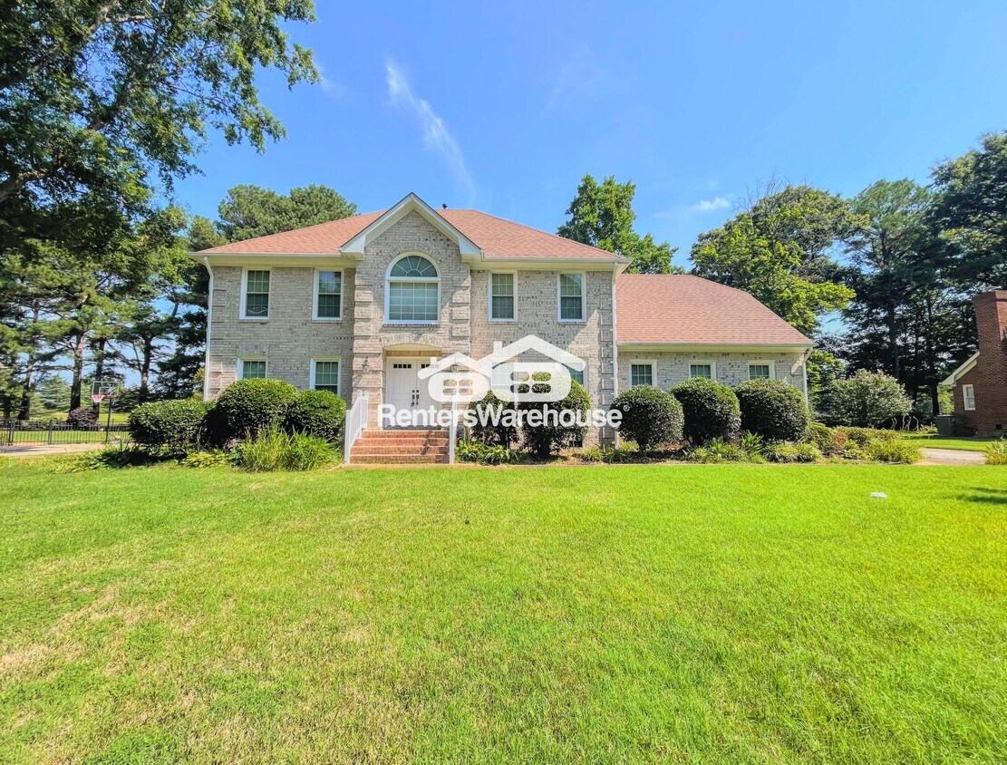 Foto principal - 1006 Fairway Dr