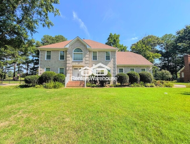 Building Photo - 1006 Fairway Dr