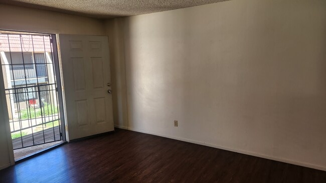 Building Photo - 700 W University Dr